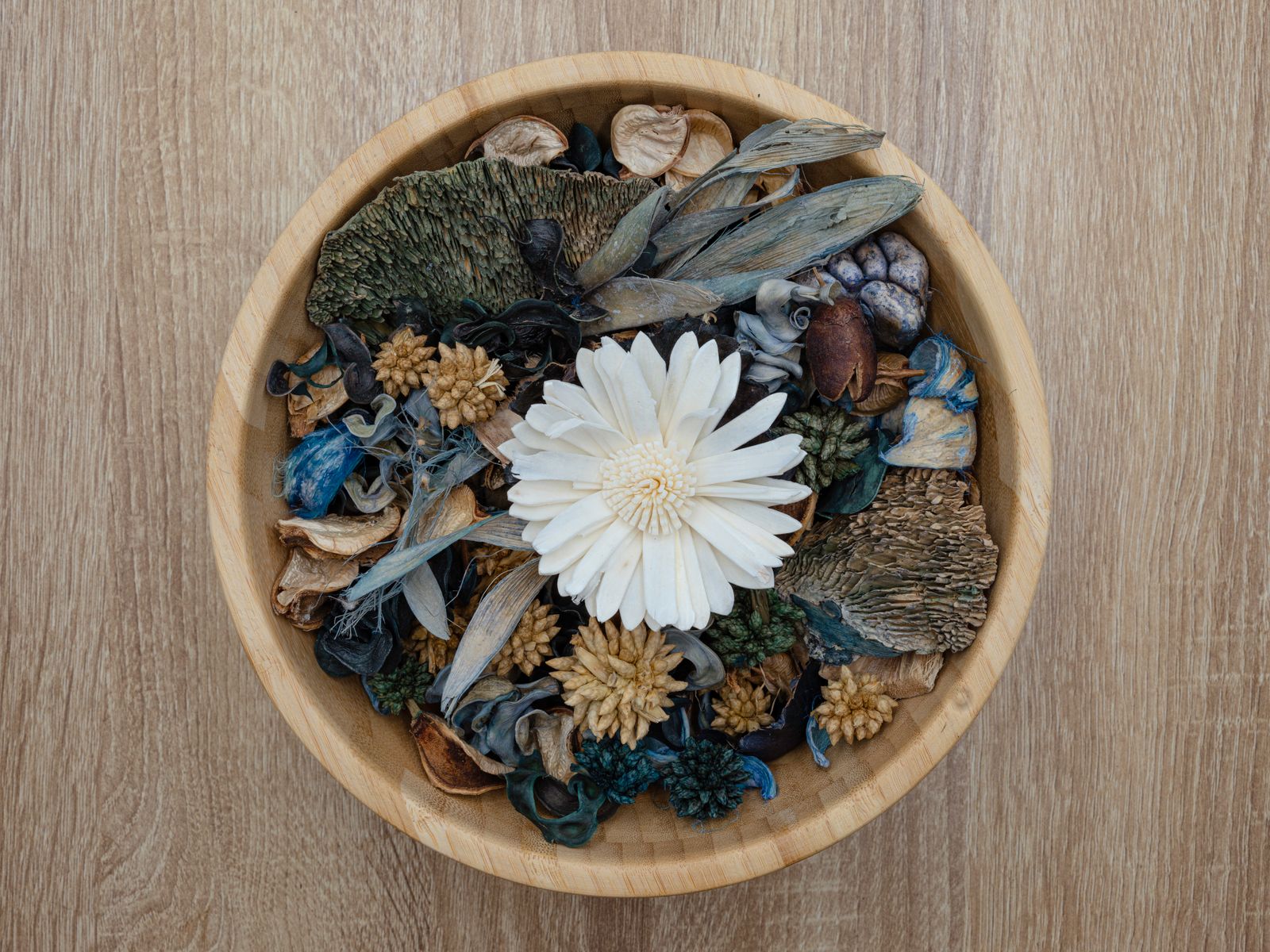 Kavawurzel in einer Potpourri-Schale